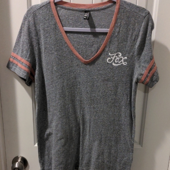 Fox Women's Gray V Neck T-Shirt - Picture 1 of 4